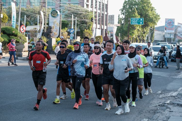 Race photo from Shake Out Run Jabar 10K