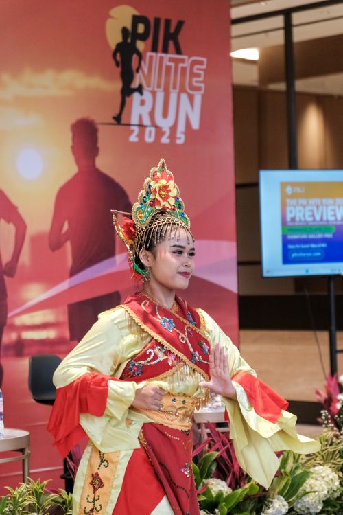 Race photo from PIK NITE RUN VIBES