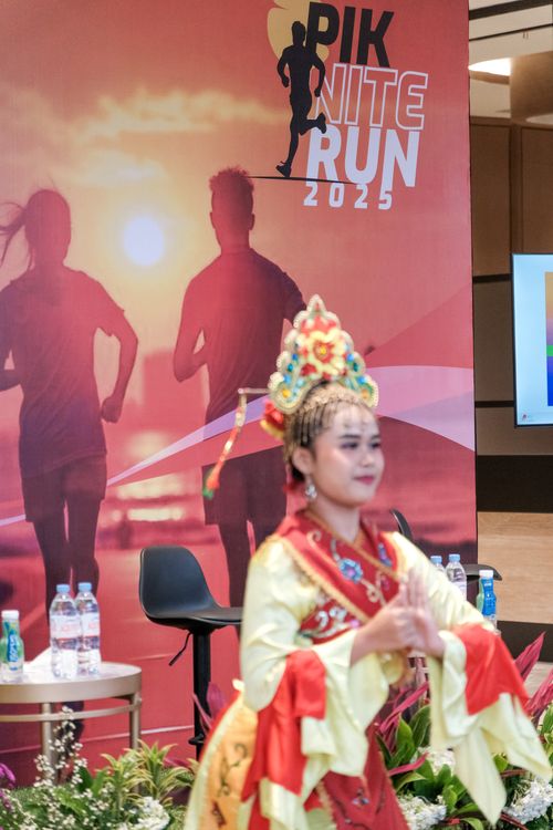 Race photo from PIK NITE RUN VIBES