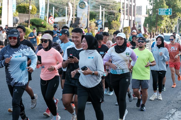 Race photo from Shake Out Run Jabar 10K