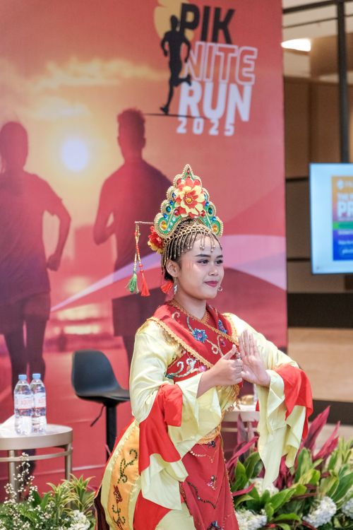 Race photo from PIK NITE RUN VIBES
