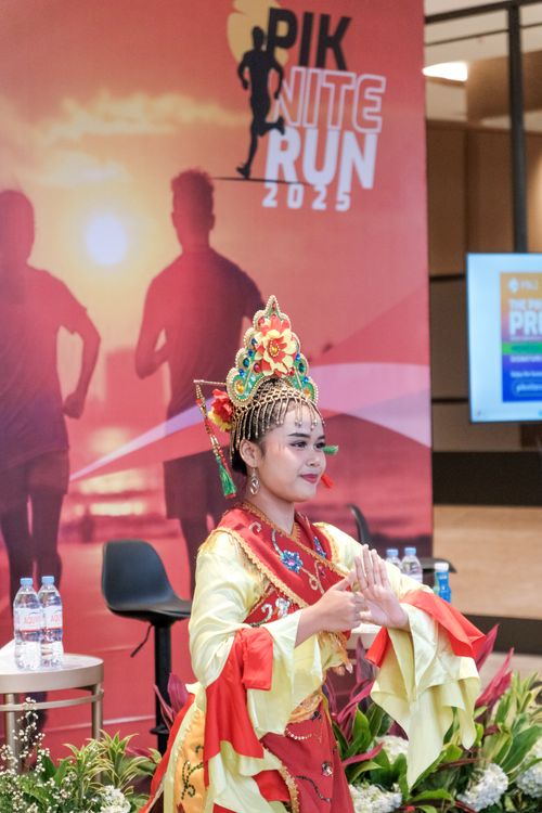 Race photo from PIK NITE RUN VIBES