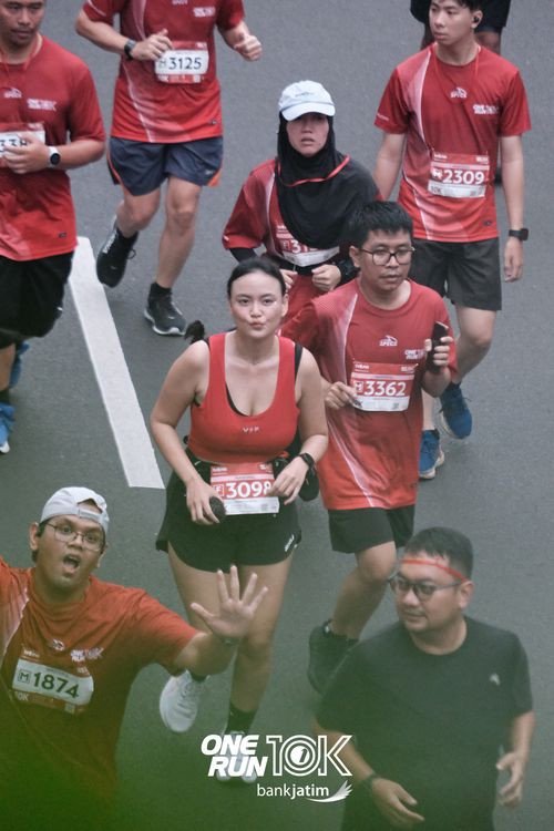 Race photo from ONE RUN 10 K