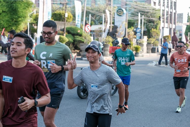 Race photo from Shake Out Run Jabar 10K