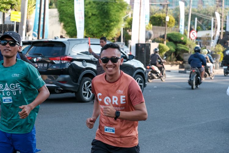 Race photo from Shake Out Run Jabar 10K