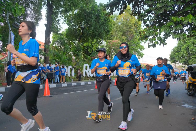 Race photo from Isoplus Run 2024 Surabaya