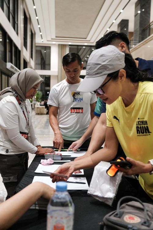 Race photo from PIK NITE RUN VIBES
