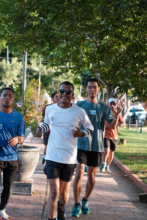 Race photo from Shake Out Run Jabar 10K