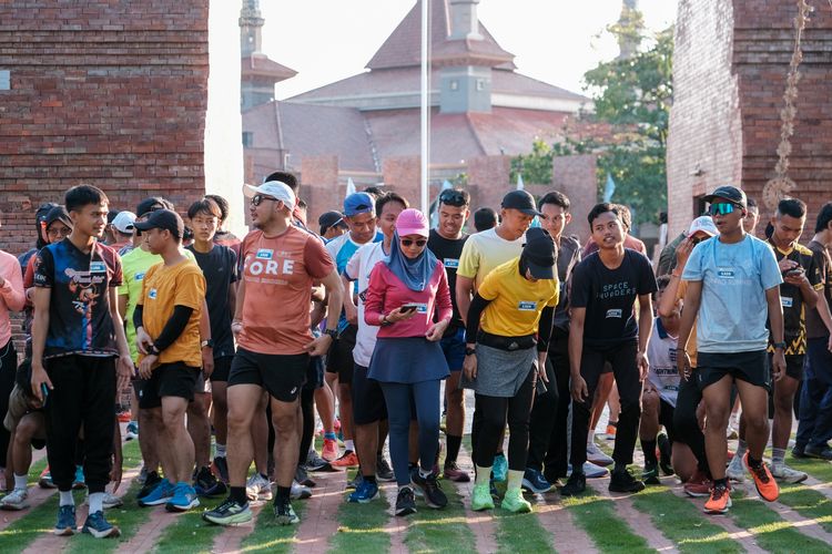 Race photo from Shake Out Run Jabar 10K