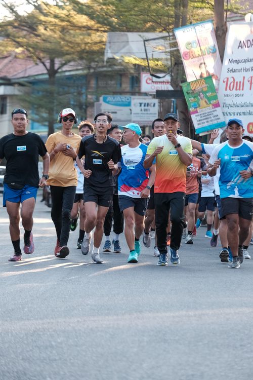 Race photo from Shake Out Run Jabar 10K