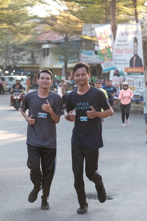 Race photo from Shake Out Run Jabar 10K