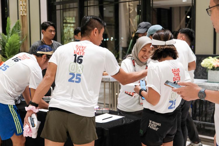 Race photo from PIK NITE RUN VIBES
