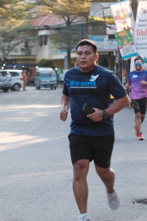 Race photo from Shake Out Run Jabar 10K
