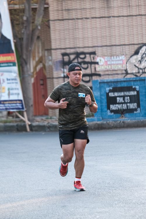 Race photo from Shake Out Run Jabar 10K