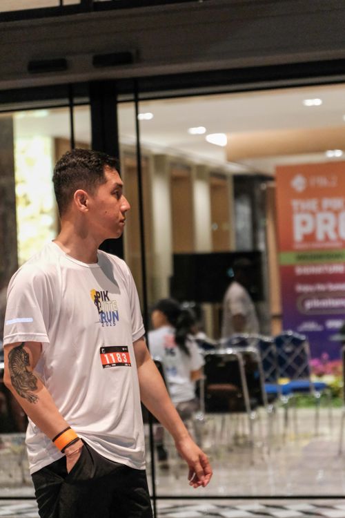 Race photo from PIK NITE RUN VIBES