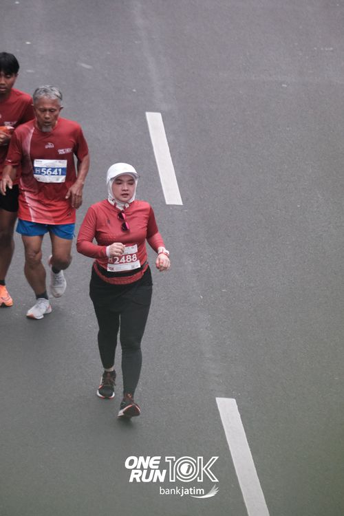 Race photo from ONE RUN 10 K
