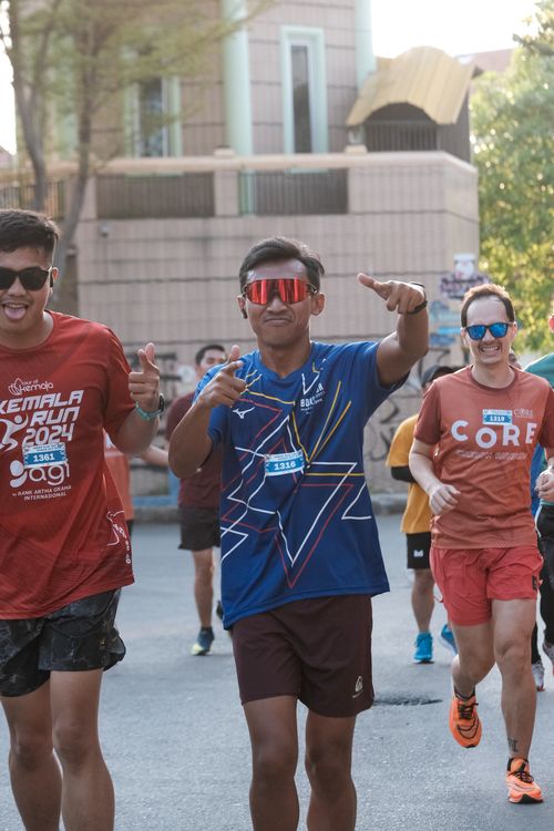 Race photo from Shake Out Run Jabar 10K