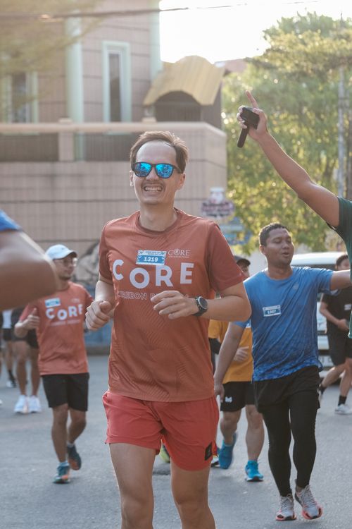 Race photo from Shake Out Run Jabar 10K