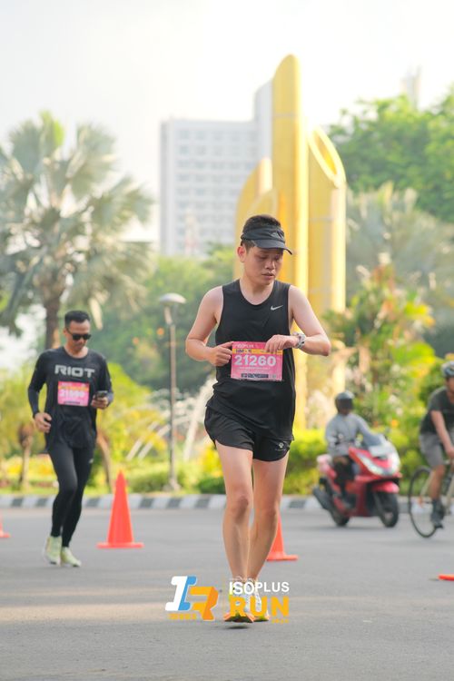 Race photo from Isoplus Run 2024 Surabaya