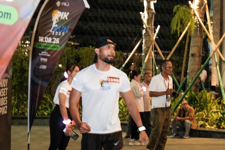 Race photo from PIK NITE RUN VIBES