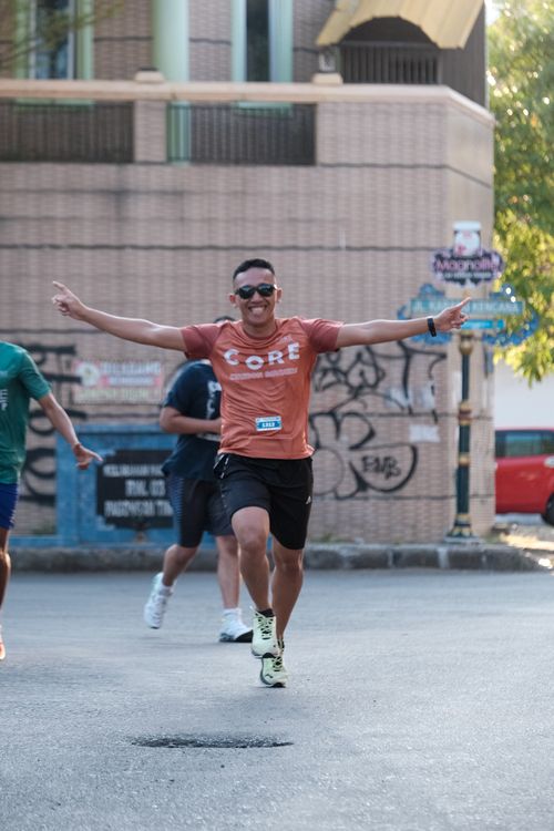 Race photo from Shake Out Run Jabar 10K