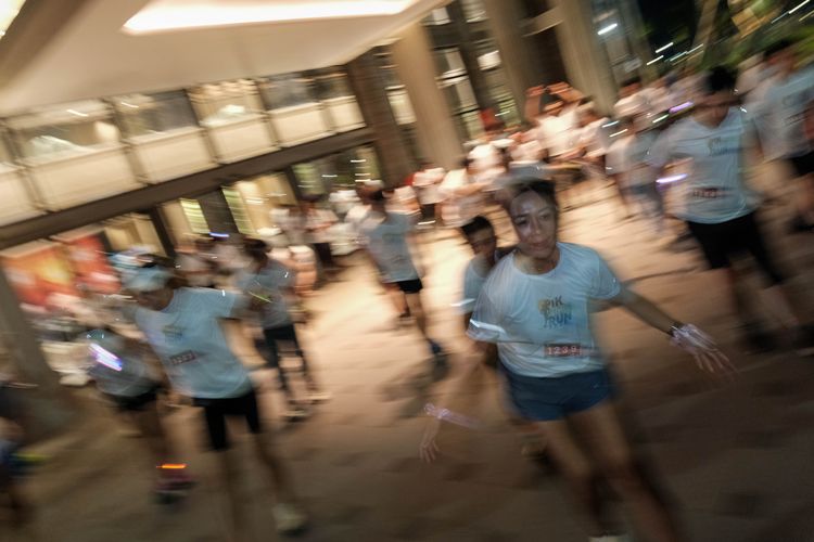 Race photo from PIK NITE RUN VIBES