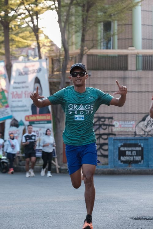 Race photo from Shake Out Run Jabar 10K