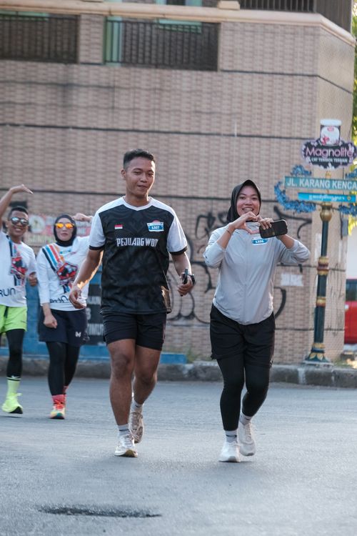 Race photo from Shake Out Run Jabar 10K