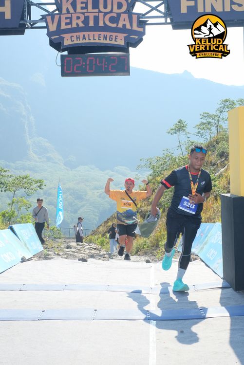 Race photo from Kelud Vertical Challenge 2024
