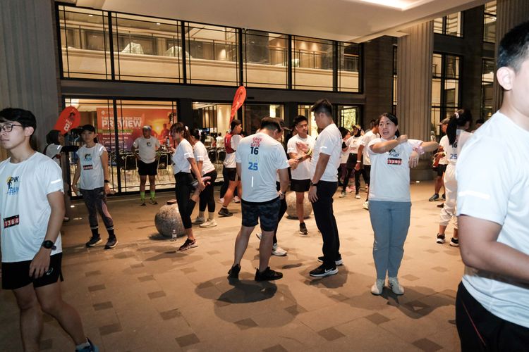 Race photo from PIK NITE RUN VIBES