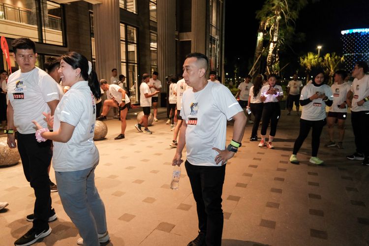 Race photo from PIK NITE RUN VIBES