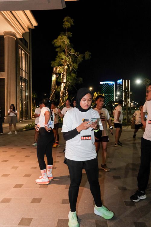 Race photo from PIK NITE RUN VIBES