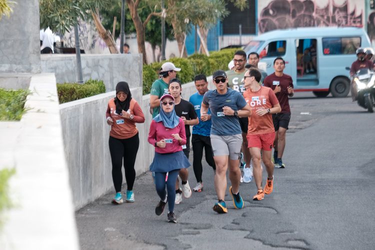 Race photo from Shake Out Run Jabar 10K