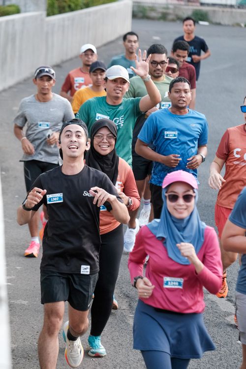 Race photo from Shake Out Run Jabar 10K