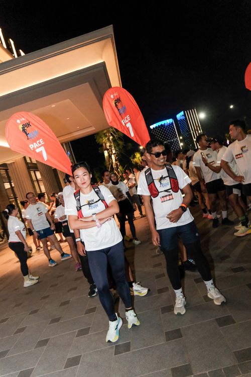 Race photo from PIK NITE RUN VIBES
