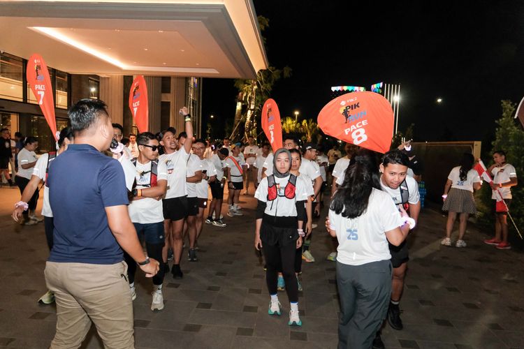Race photo from PIK NITE RUN VIBES
