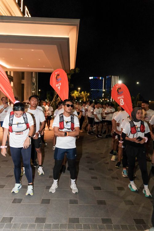 Race photo from PIK NITE RUN VIBES