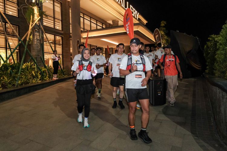 Race photo from PIK NITE RUN VIBES