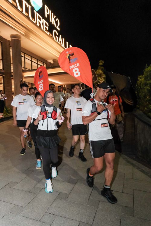 Race photo from PIK NITE RUN VIBES