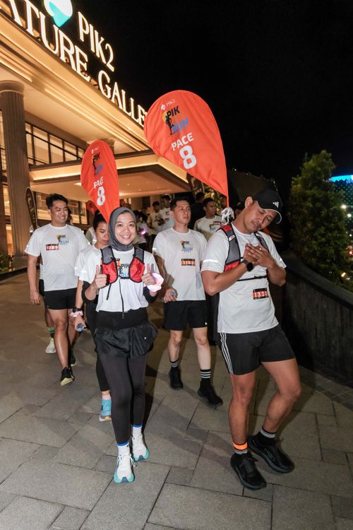 Race photo from PIK NITE RUN VIBES