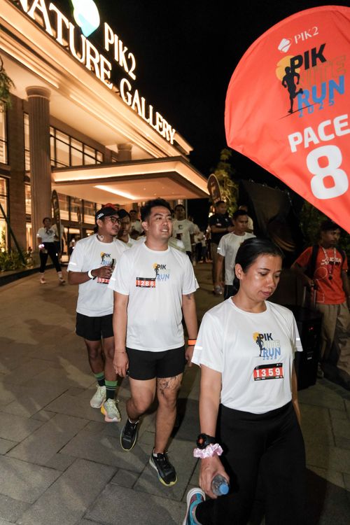 Race photo from PIK NITE RUN VIBES