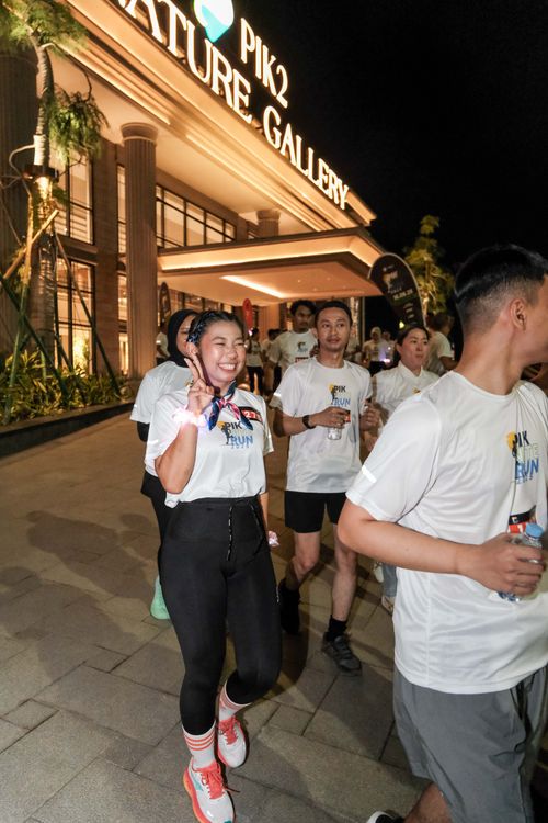 Race photo from PIK NITE RUN VIBES