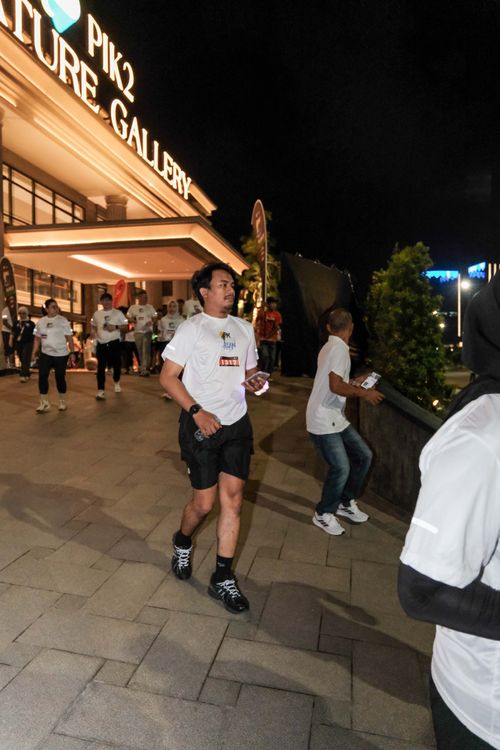 Race photo from PIK NITE RUN VIBES