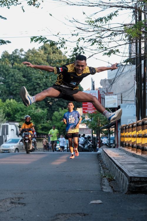 Race photo from Shake Out Run Jabar 10K