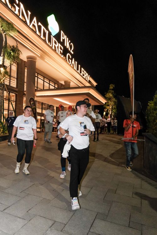 Race photo from PIK NITE RUN VIBES