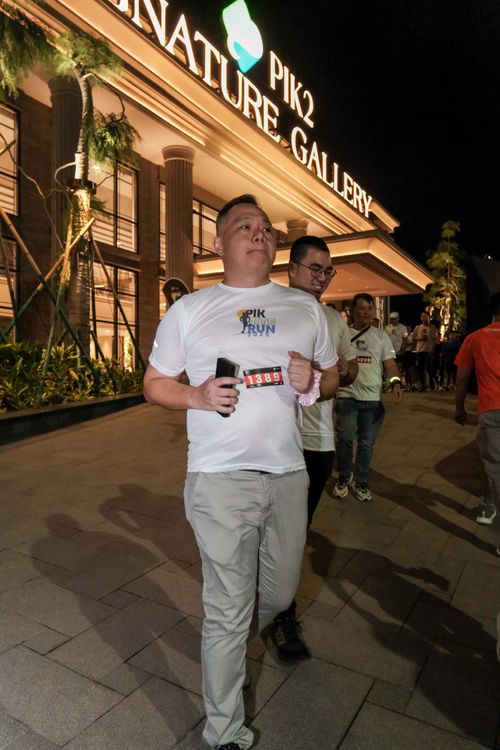 Race photo from PIK NITE RUN VIBES