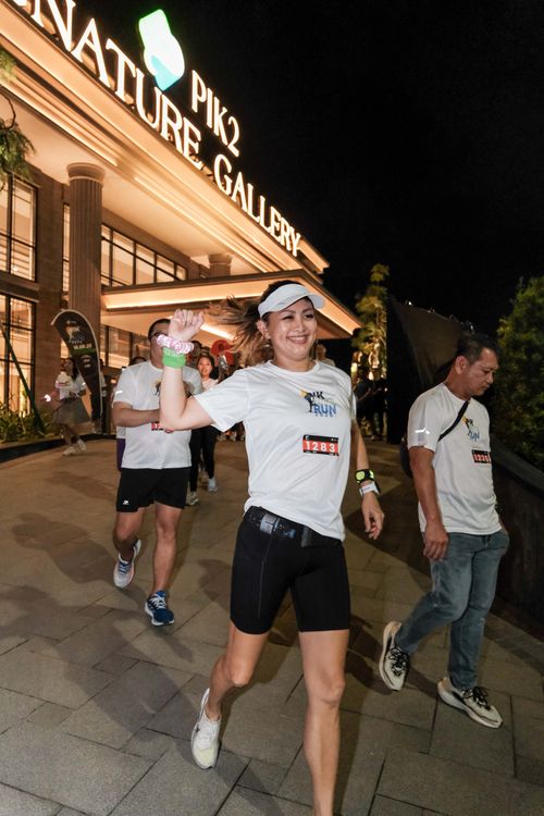Race photo from PIK NITE RUN VIBES