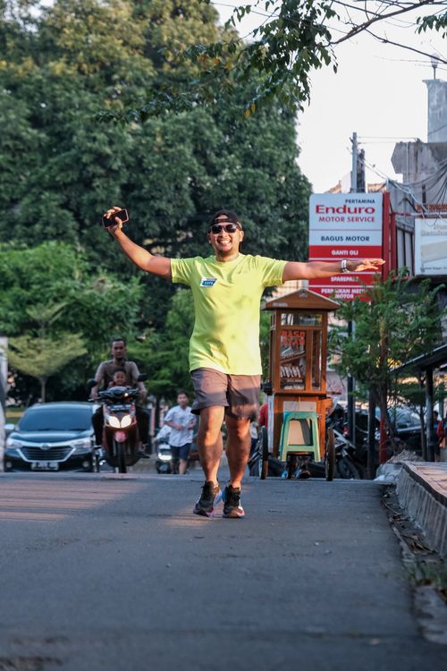 Race photo from Shake Out Run Jabar 10K