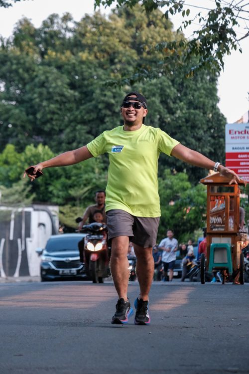 Race photo from Shake Out Run Jabar 10K