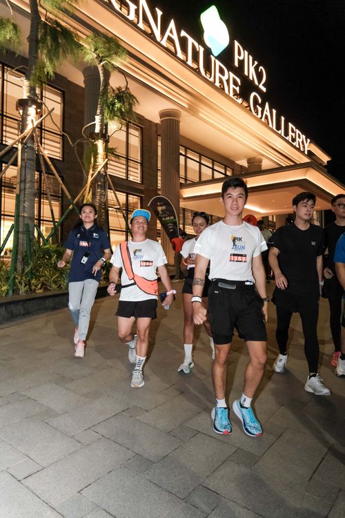 Race photo from PIK NITE RUN VIBES